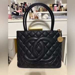 Auth CHANEL Black CC Quilted Medallion Caviar Leather Handbag Tote Bag